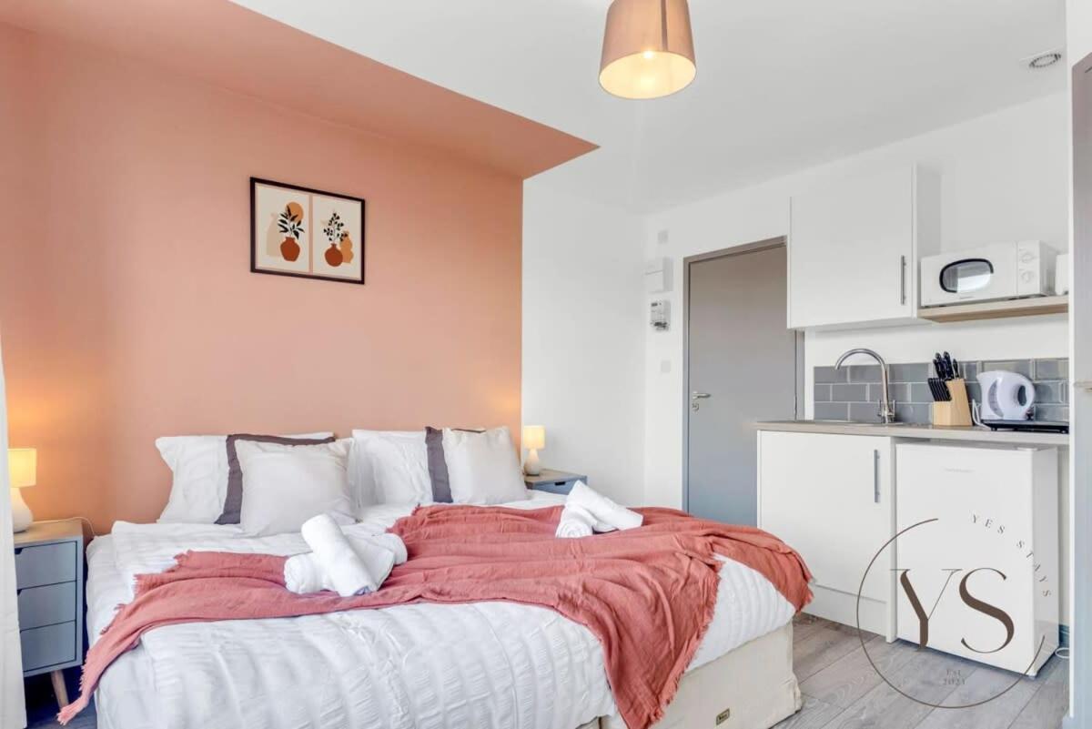 Sienna Longton Studio 2D - Wi-Fi, Alton Towers, Netflix Stoke-on-Trent Eksteriør bilde
