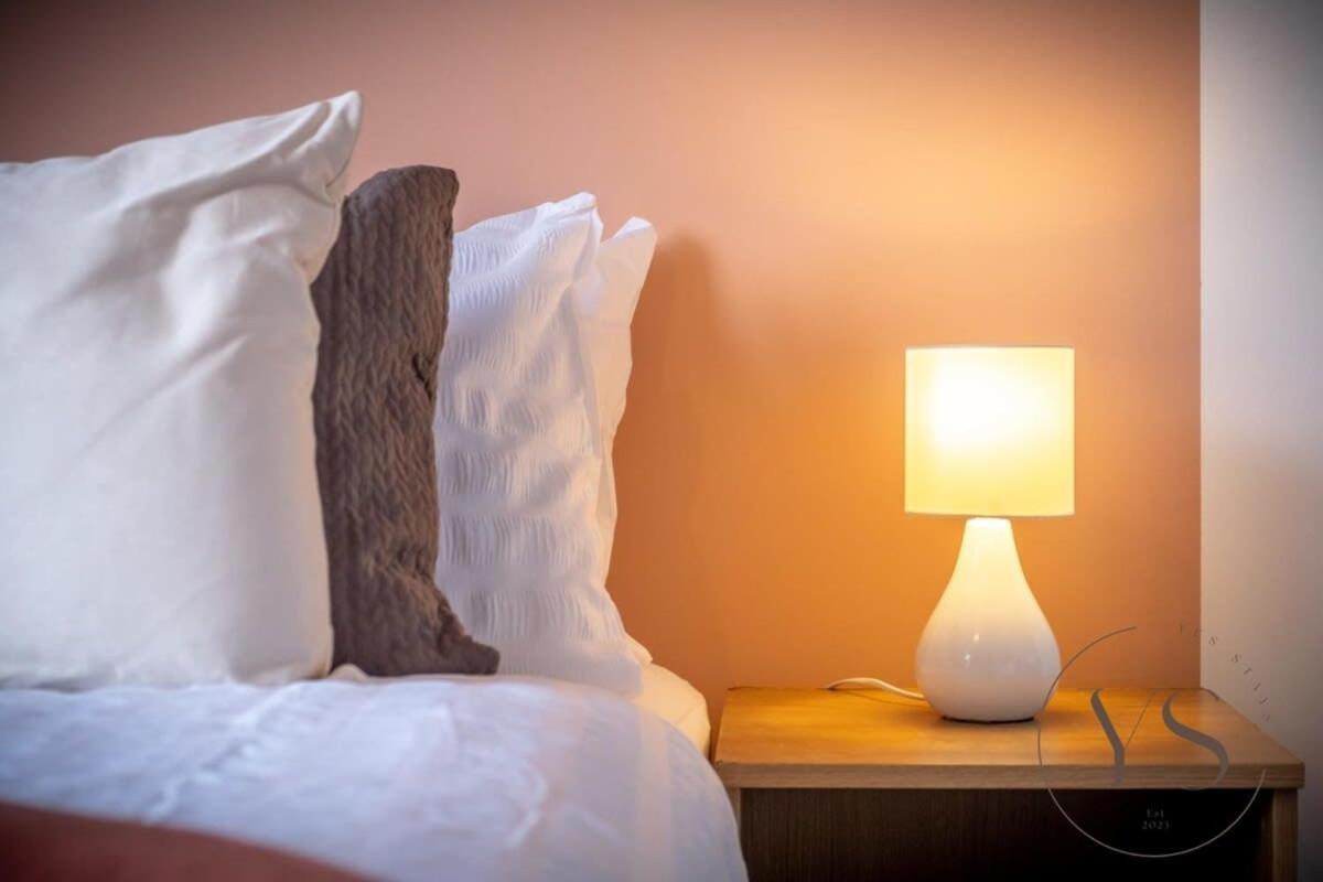 Sienna Longton Studio 2D - Wi-Fi, Alton Towers, Netflix Stoke-on-Trent Eksteriør bilde