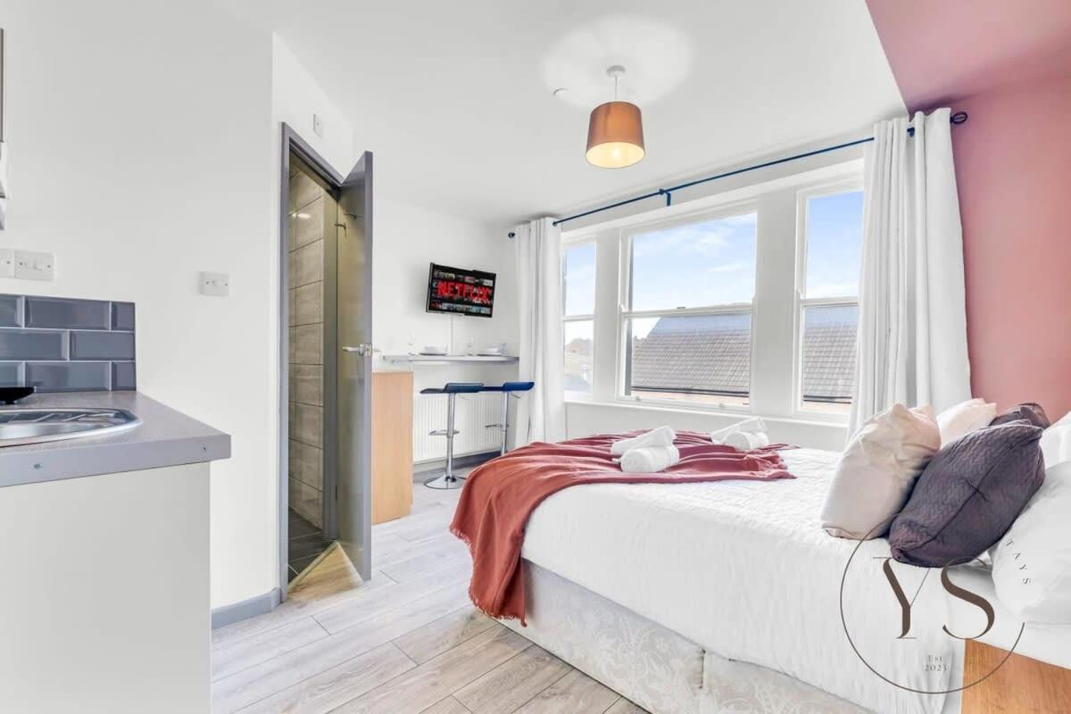 Sienna Longton Studio 2D - Wi-Fi, Alton Towers, Netflix Stoke-on-Trent Eksteriør bilde