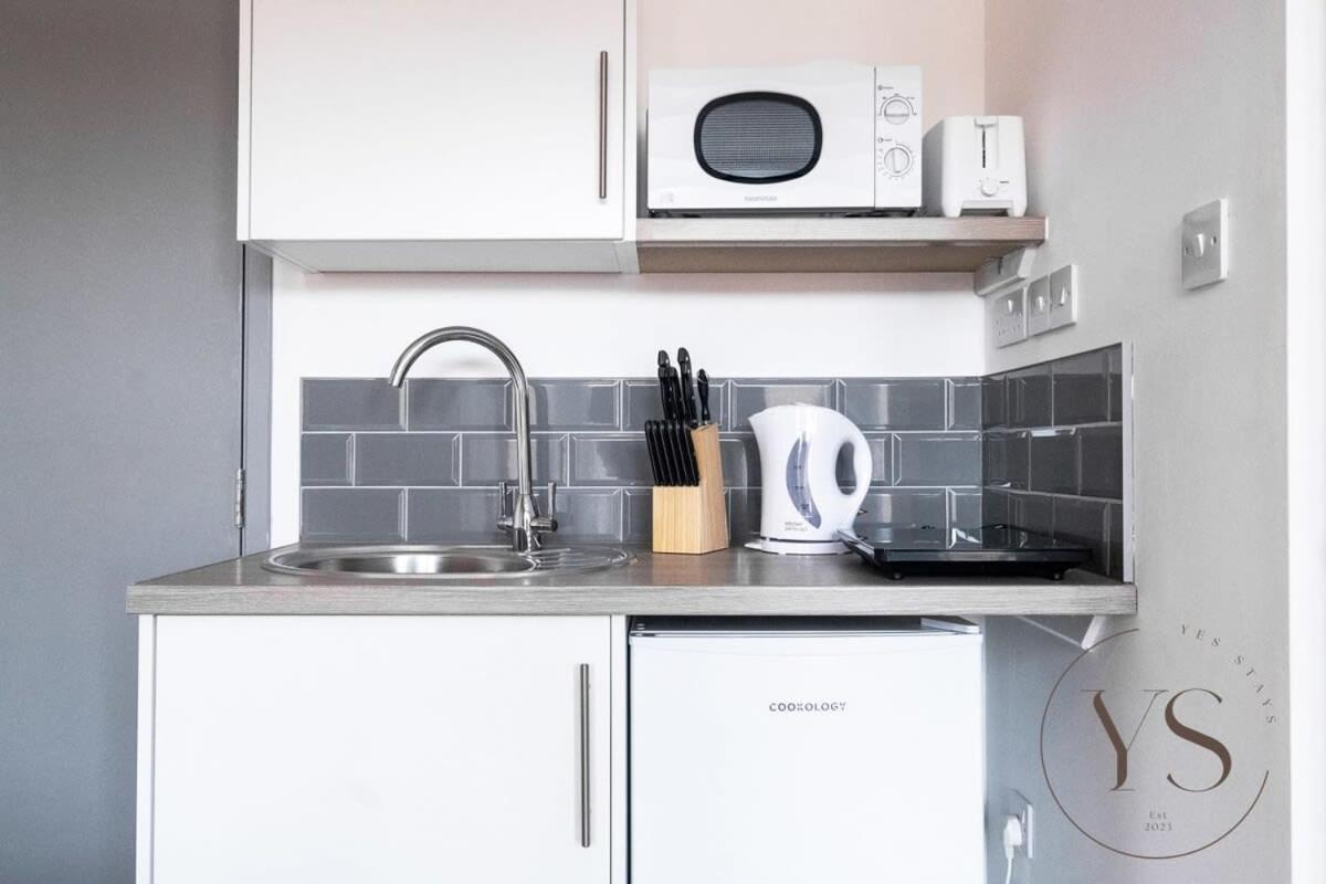 Sienna Longton Studio 2D - Wi-Fi, Alton Towers, Netflix Stoke-on-Trent Eksteriør bilde