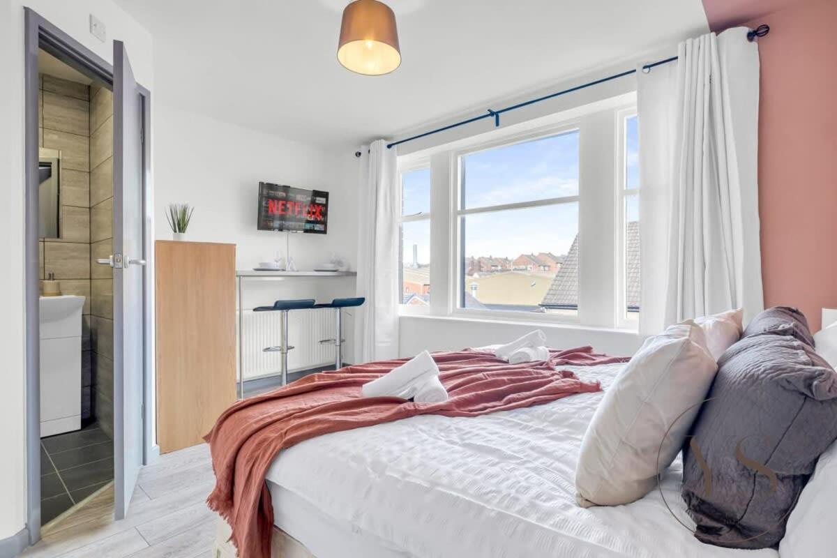 Sienna Longton Studio 2D - Wi-Fi, Alton Towers, Netflix Stoke-on-Trent Eksteriør bilde