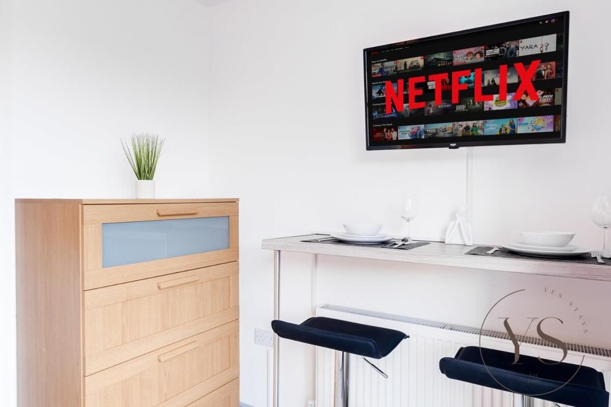 Sienna Longton Studio 2D - Wi-Fi, Alton Towers, Netflix Stoke-on-Trent Eksteriør bilde