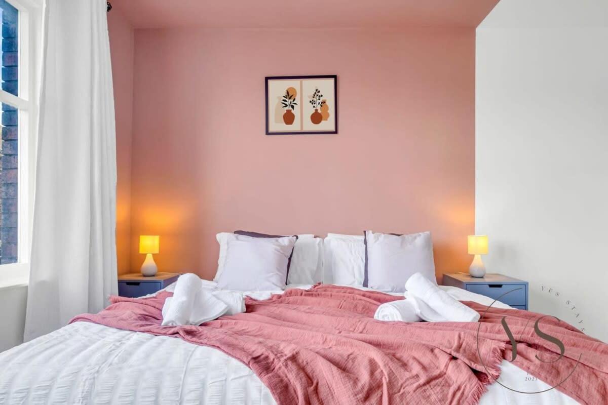 Sienna Longton Studio 2D - Wi-Fi, Alton Towers, Netflix Stoke-on-Trent Eksteriør bilde