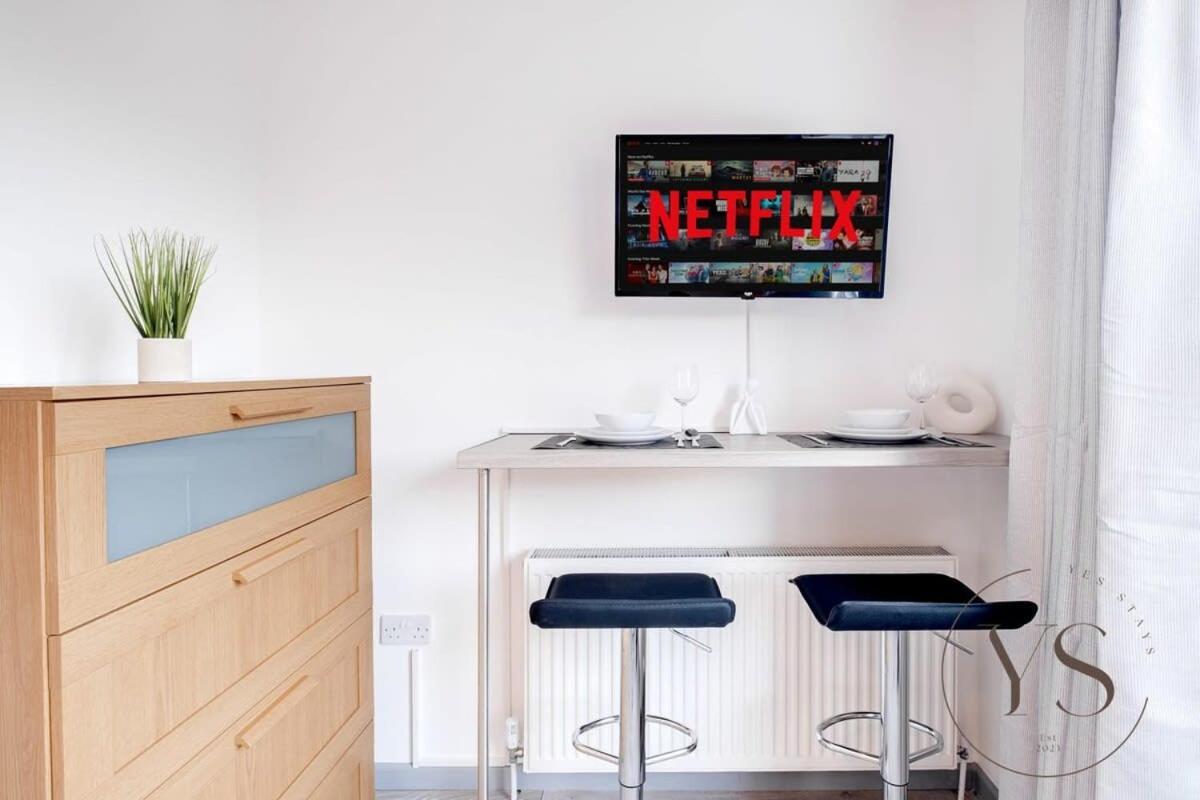 Sienna Longton Studio 2D - Wi-Fi, Alton Towers, Netflix Stoke-on-Trent Eksteriør bilde