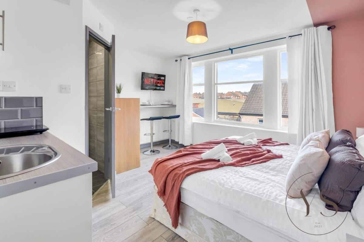Sienna Longton Studio 2D - Wi-Fi, Alton Towers, Netflix Stoke-on-Trent Eksteriør bilde