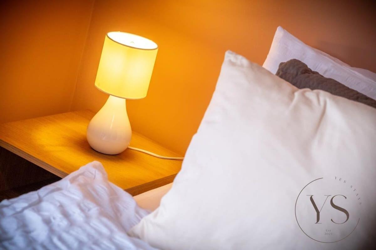 Sienna Longton Studio 2D - Wi-Fi, Alton Towers, Netflix Stoke-on-Trent Eksteriør bilde