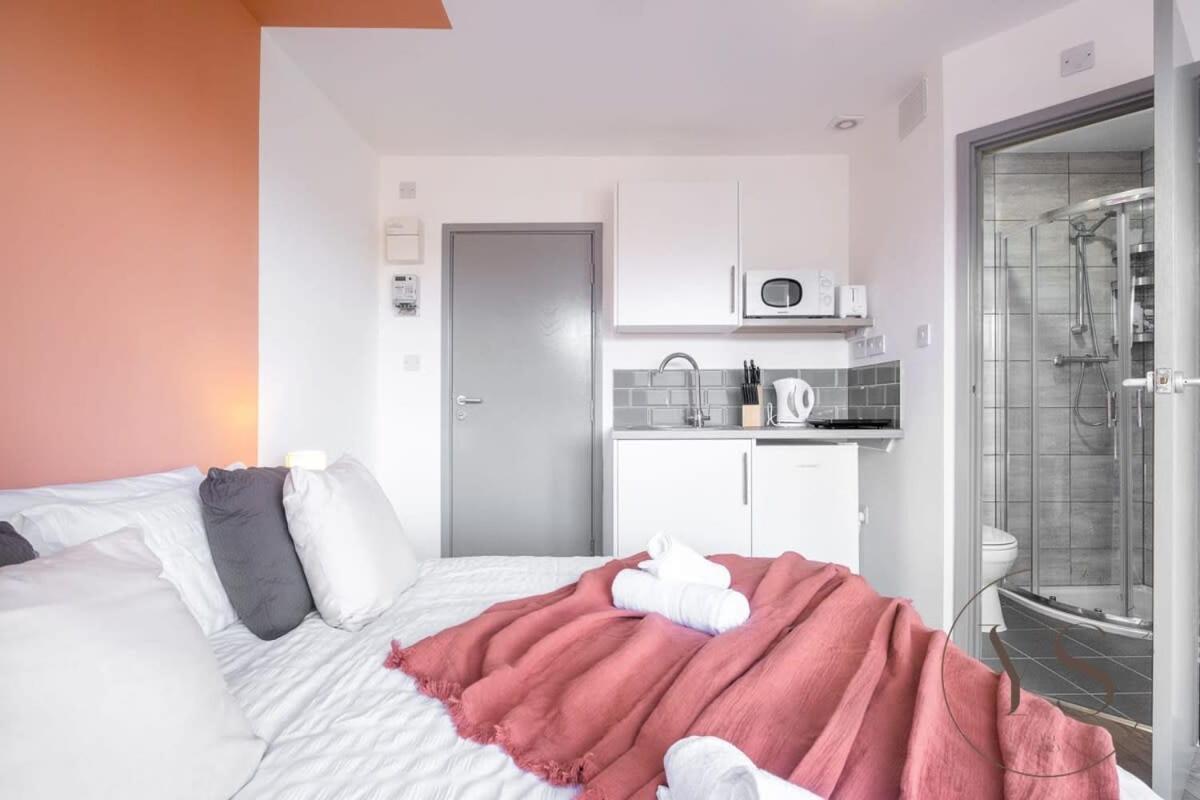 Sienna Longton Studio 2D - Wi-Fi, Alton Towers, Netflix Stoke-on-Trent Eksteriør bilde