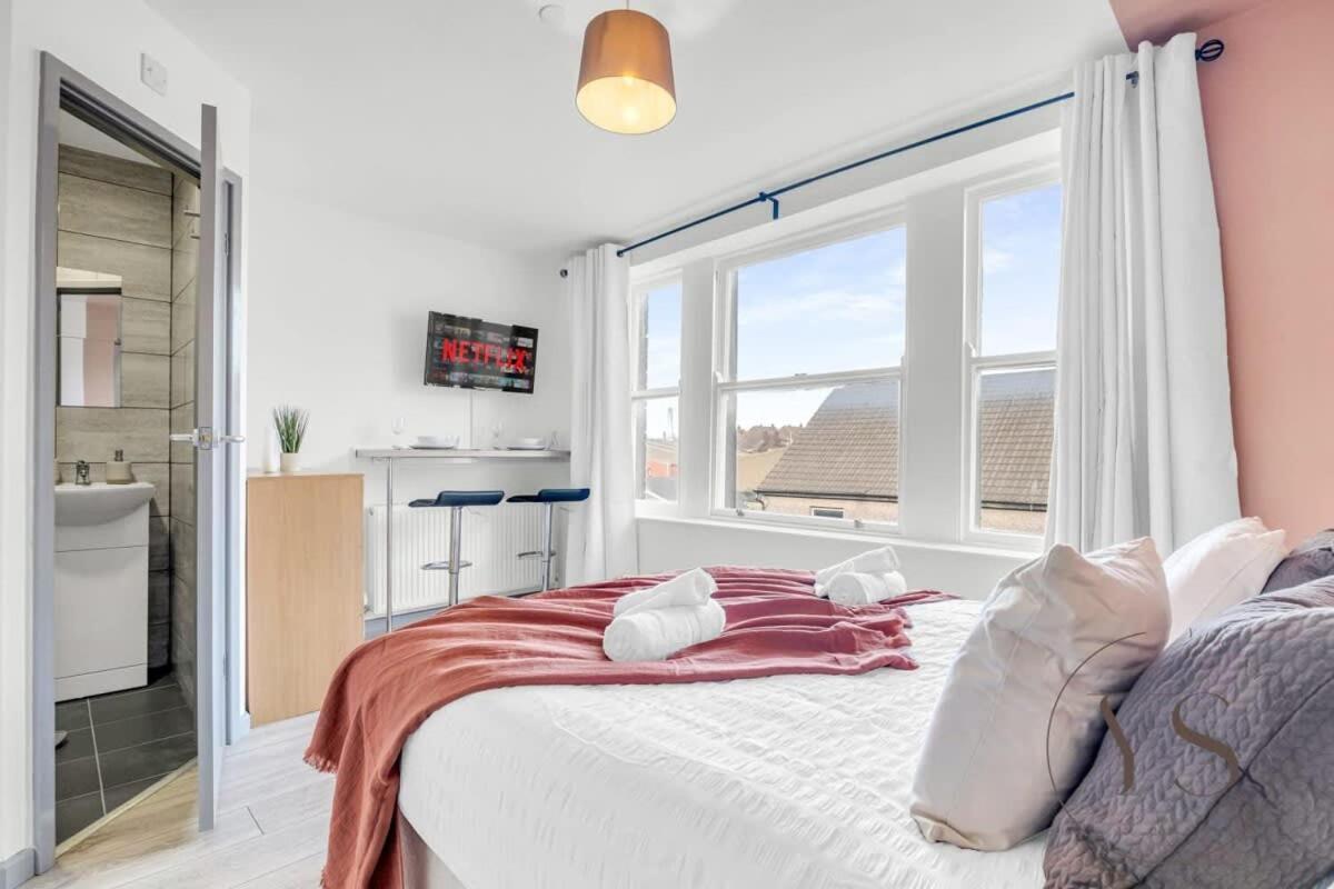Sienna Longton Studio 2D - Wi-Fi, Alton Towers, Netflix Stoke-on-Trent Eksteriør bilde