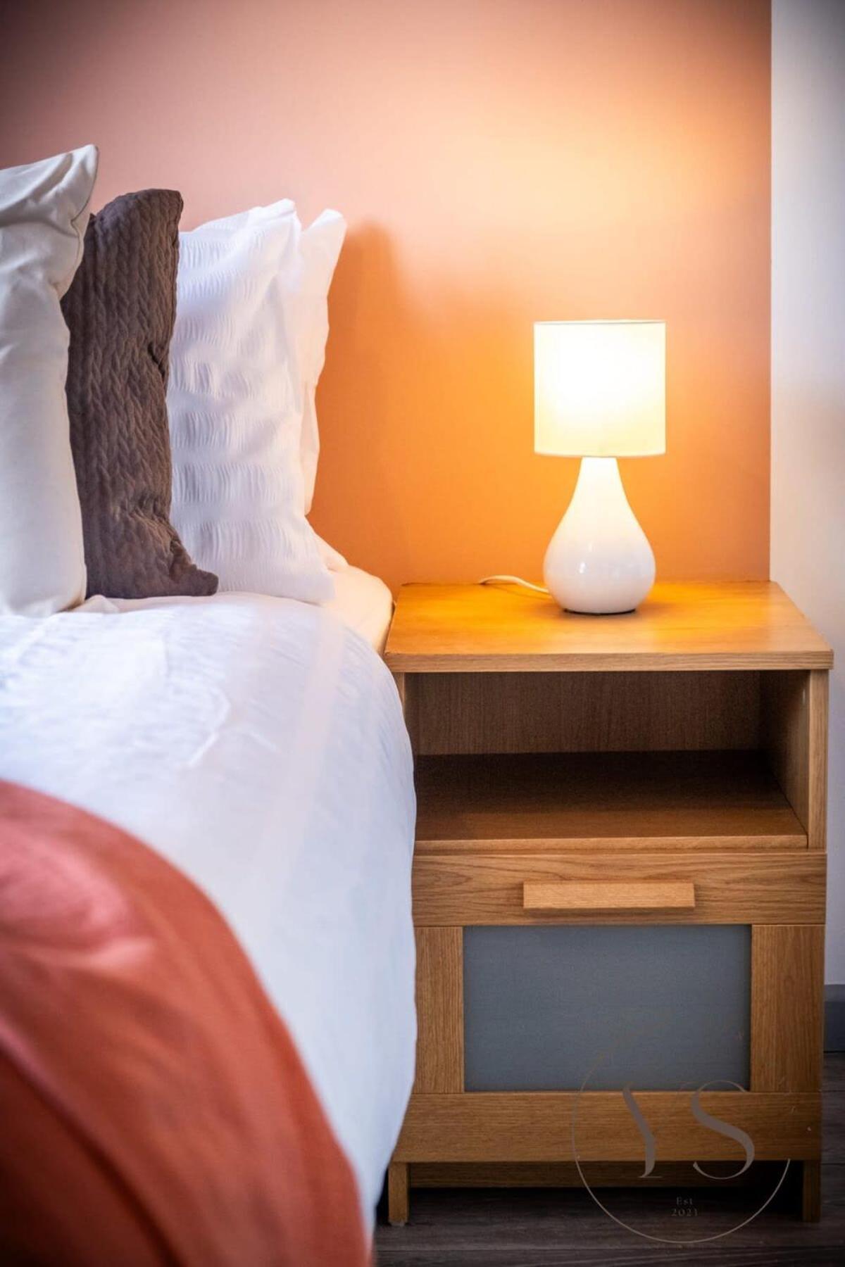 Sienna Longton Studio 2D - Wi-Fi, Alton Towers, Netflix Stoke-on-Trent Eksteriør bilde